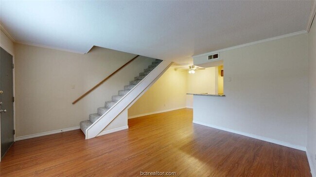 Building Photo - 904 University Oaks Blvd