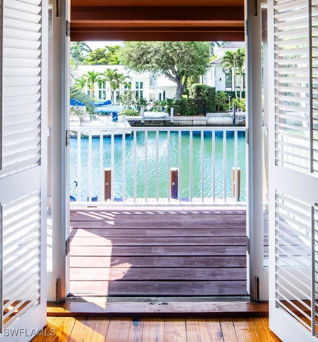 Building Photo - 374 14th Ave S