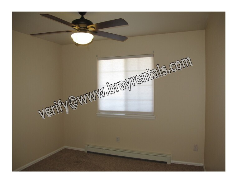 Building Photo - 1143 E Carolina Ave