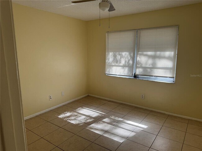 Building Photo - 215 Amherst Ave