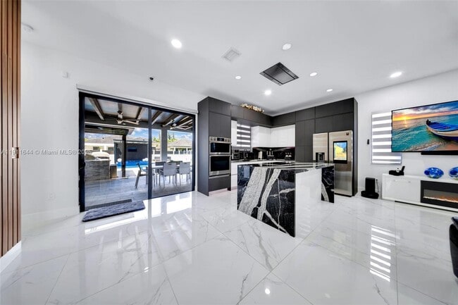 Building Photo - 1550 SW 89th Ct