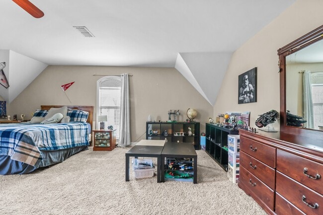 Building Photo - 951 Willow Circle