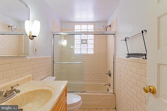 Building Photo - 1459 Chapin St NW