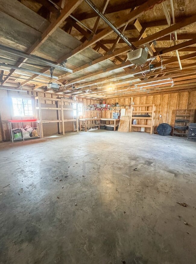 Building Photo - 4 BEDROOM / 2 BATH HOME IN SCSD1!