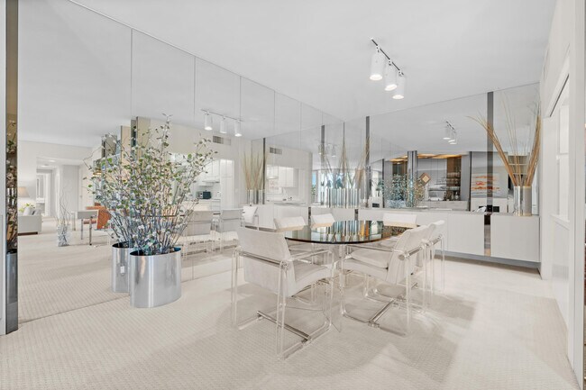 Building Photo - 900 Island Dr