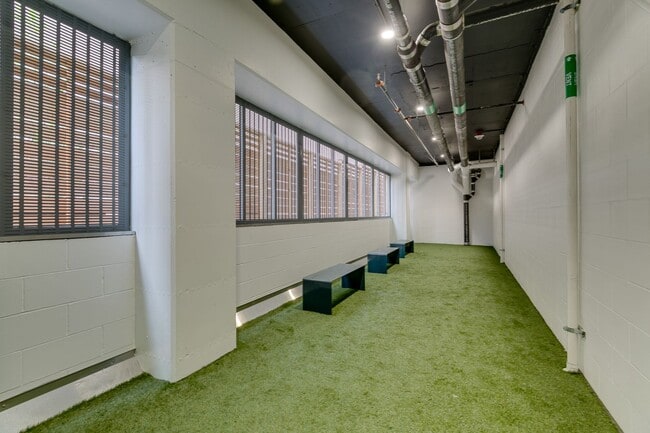 Building Photo - Luxurious 1 bedroom in Capital Hill!