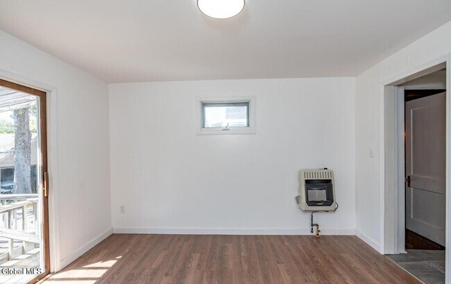 Building Photo - 1538 Nott St