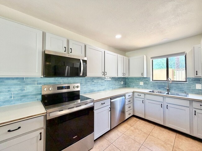 Building Photo - 112 Willow Lake Dr