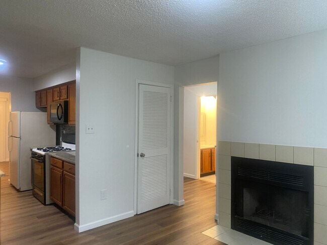 Building Photo - Charming 3BR Townhome in Plainsboro