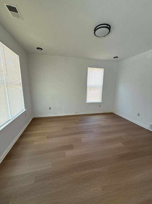 Building Photo - Fully Renovated Spacious 3BR in South Memphis – Section 8 Welcome