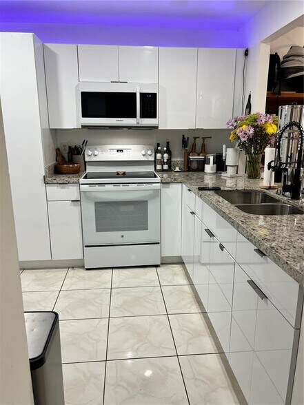 Primary Photo - 100 NW 76th Ave