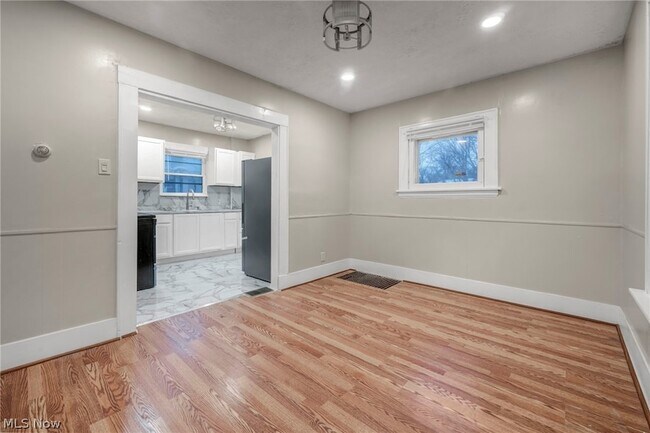 Building Photo - 960 Whittier Ave