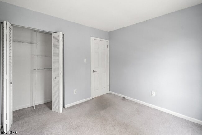 Building Photo - 73 Crickhollow Ct