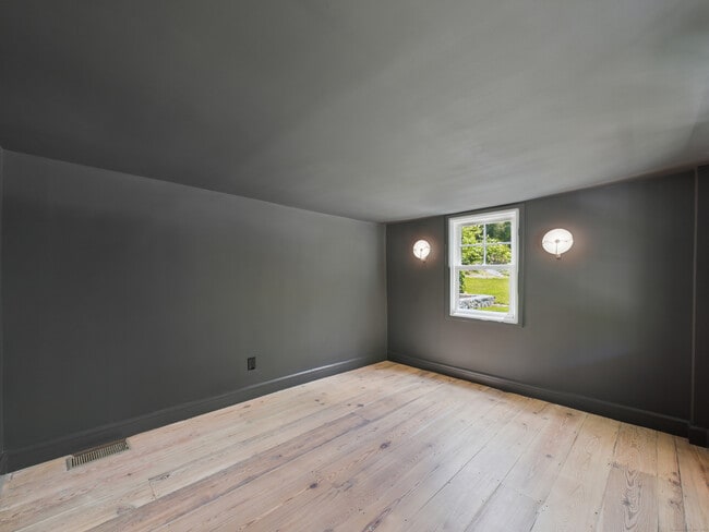 Building Photo - 153 Valley Forge Rd