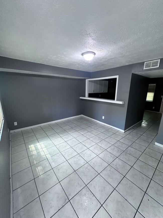 Building Photo - Affordable 3BR Living Near Downtown Jacksonville