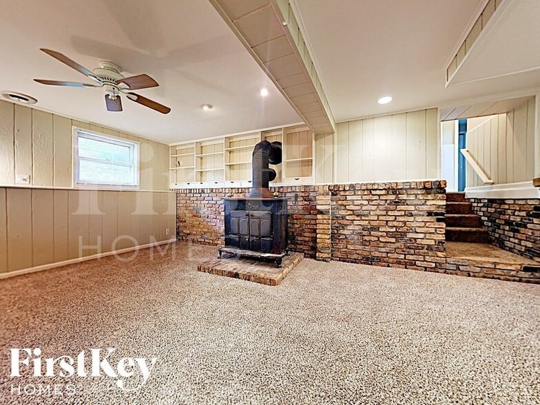 Building Photo - 28W608 Bolles Ave