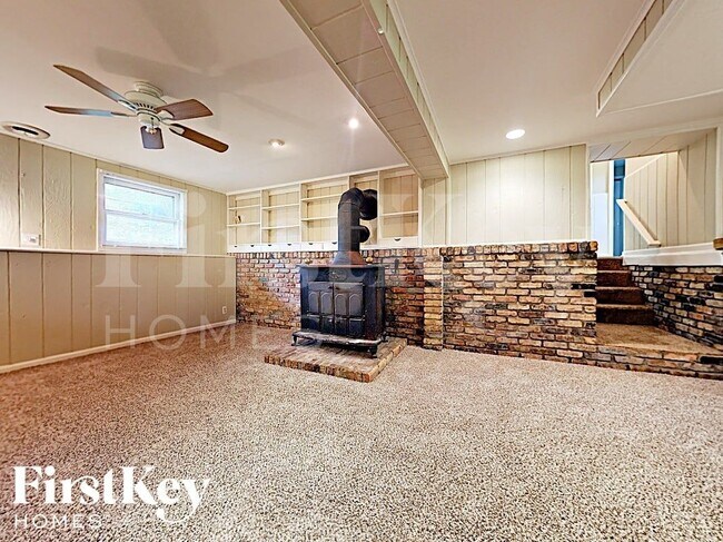 Building Photo - 28W608 Bolles Ave