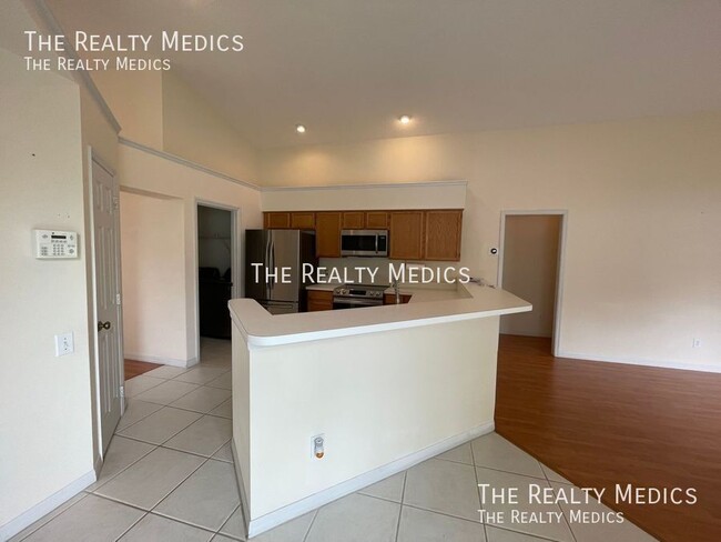 Building Photo - 737 Lagoon Dr