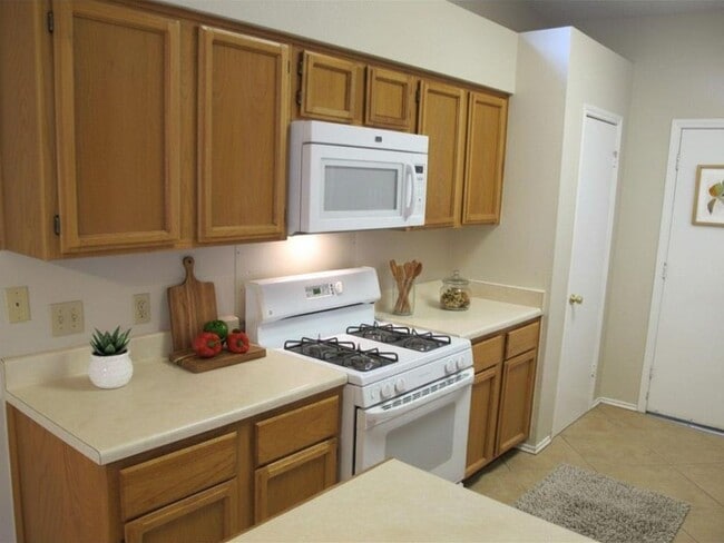 Building Photo - 1301 Texas Oak Way