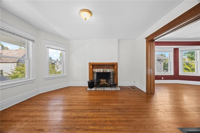 Building Photo - 15-17-17 Roosevelt St