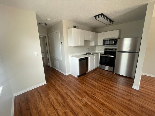 Building Photo - GS-581 Dexter Dr