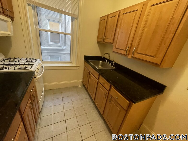 Building Photo - 51 Queensberry St