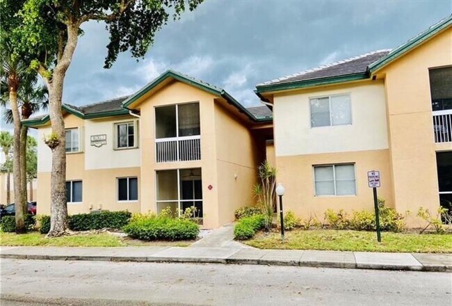 Building Photo - 9955 Westview Dr