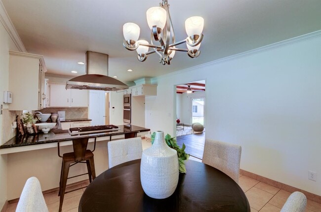 Building Photo - 2553 W Scott Ave