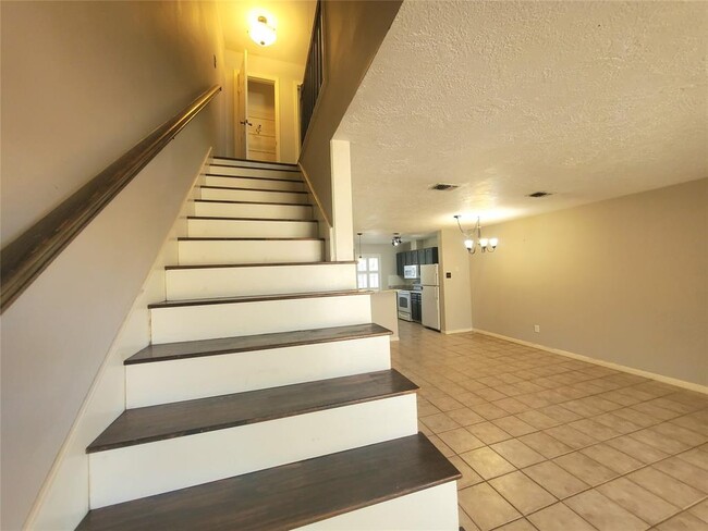 Building Photo - 2030 Plantation Dr