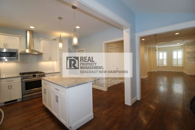 Building Photo - 33 Columbia St