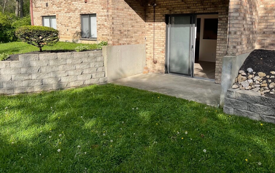 Walk out patio to green space - 7214 Creekview Dr