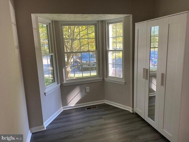 Building Photo - 13511 Ambassador Dr