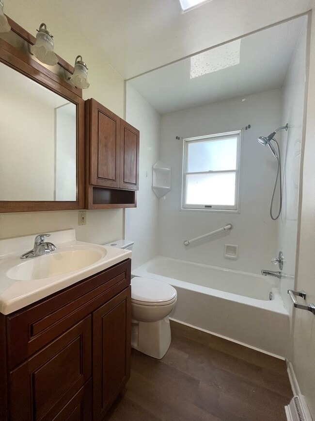 Building Photo - Three Bedroom Ranch in Portage