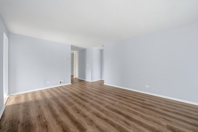 Building Photo - 4000 Triumvera Dr