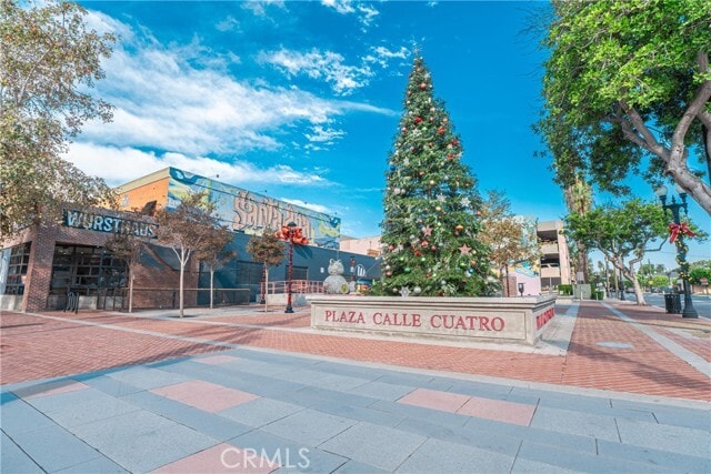 Building Photo - 450 E 4th St