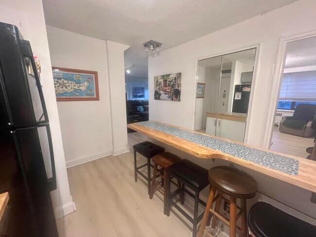 Building Photo - 101 S Raleigh Ave