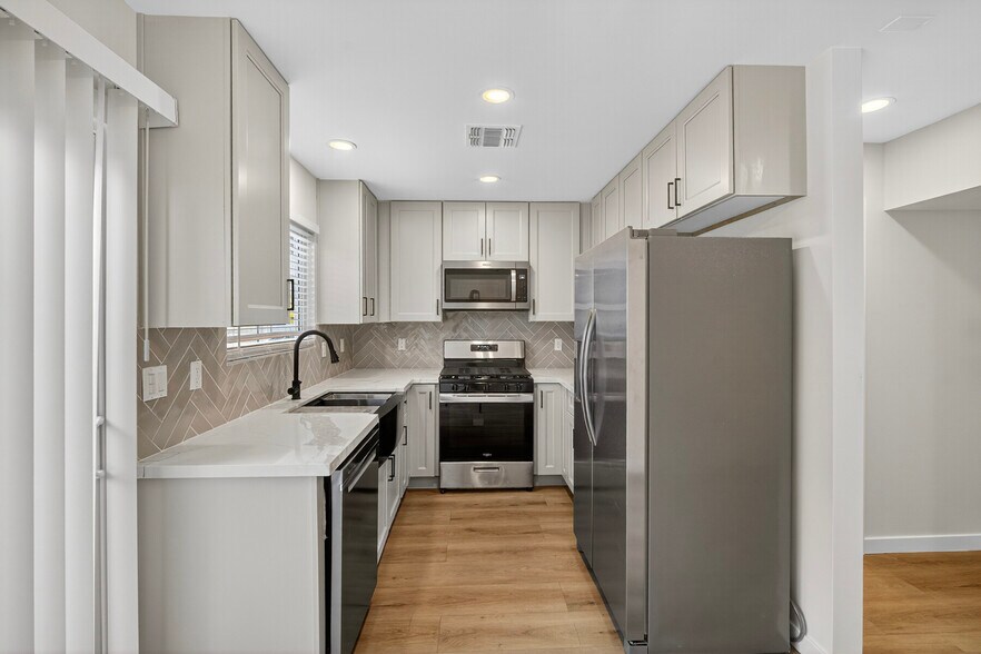 Building Photo - 11972 Walnut St