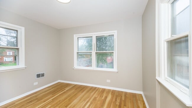 Building Photo - AMAZING 3BED/1.5BATH AUBURN GRESHAM SF HOME