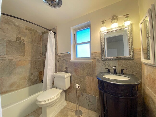 Building Photo - West El Paso 4 bed refrig A/C Home
