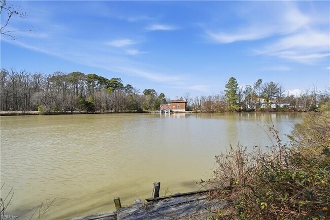 Building Photo - 1329 Thamesford Dr