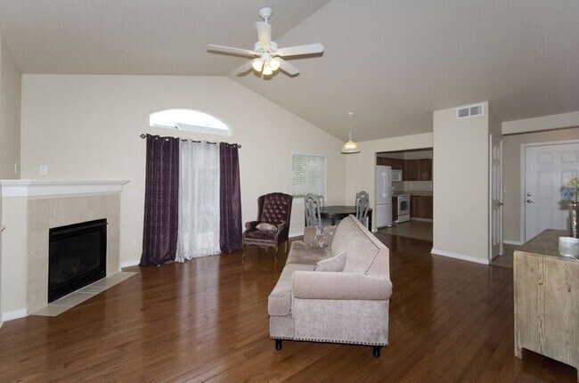 Building Photo - **HOLIDAY MOVE IN SPECIAL**