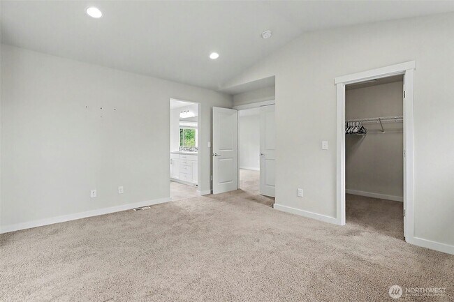 Building Photo - 348 Partlon St