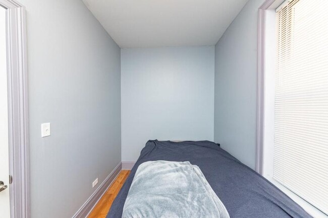 Building Photo - 3 bedroom in Chicago IL 60622