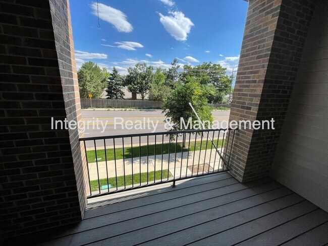 Building Photo - 598 E Dry Creek Pl
