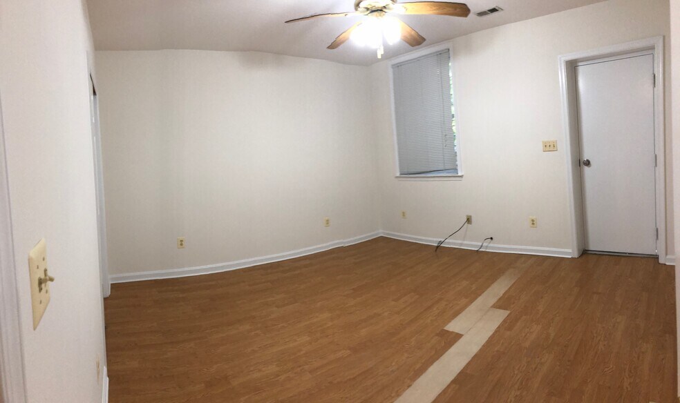 Building Photo - 3024 Saint Paul St