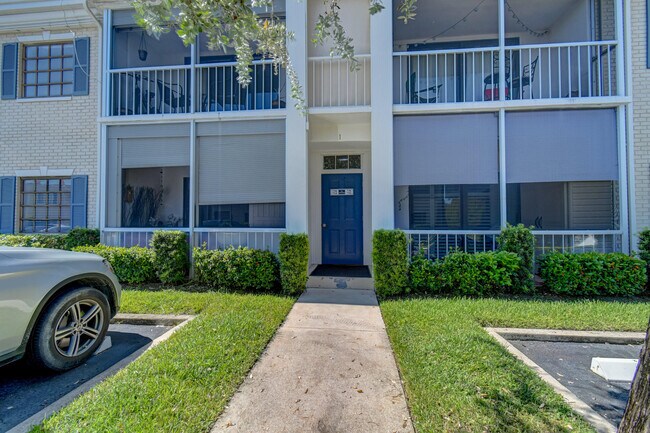 Building Photo - 170 Cypress Club Dr