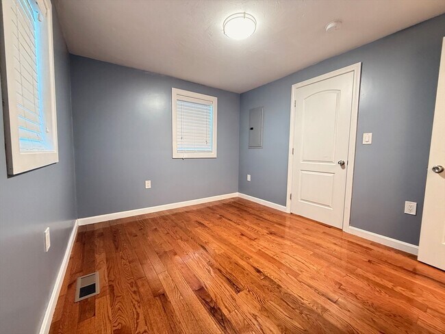 Building Photo - 7 Southbridge St Ct