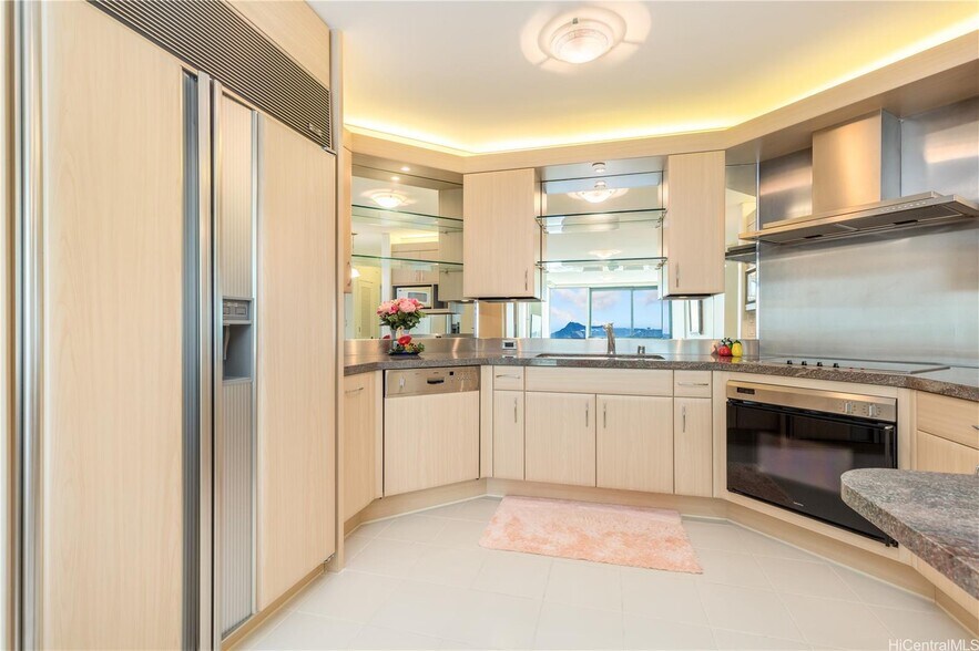 Building Photo - 88 Piikoi St