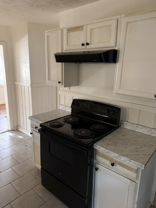 Building Photo - 2718 Emerald Dr