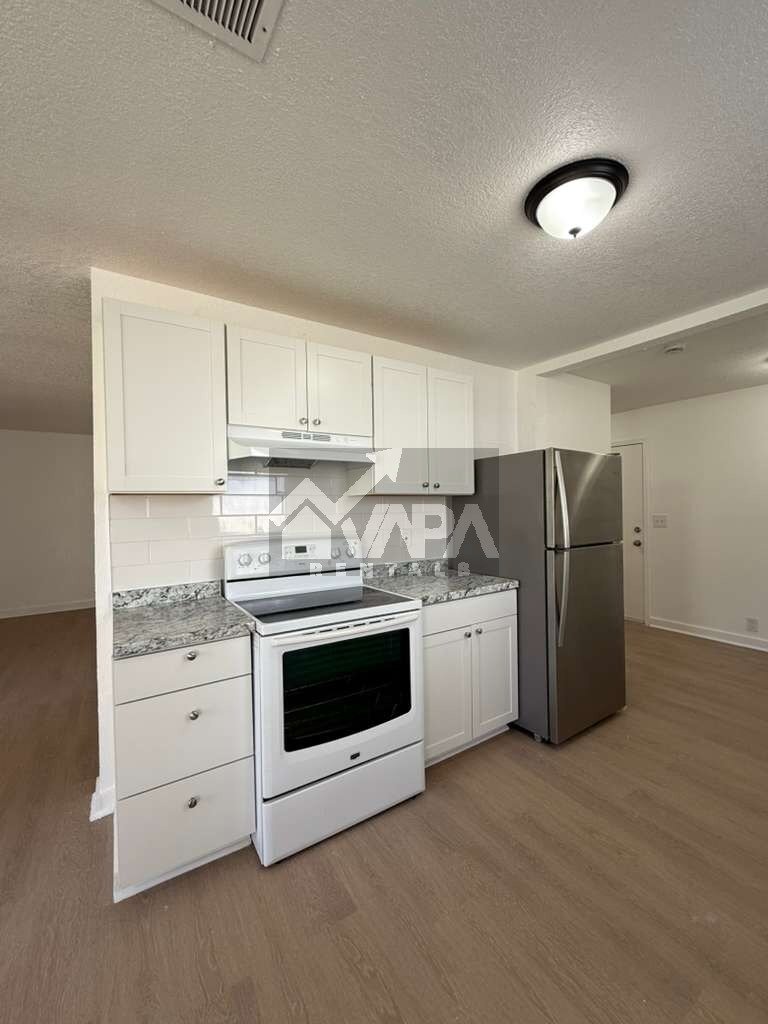 Building Photo - 9315 Cliff Way St